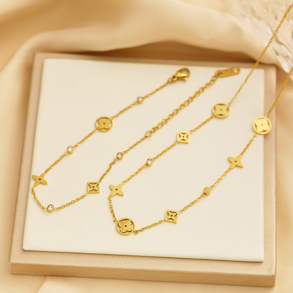 Elegante collar con dijes dorados | Belleza atemporal