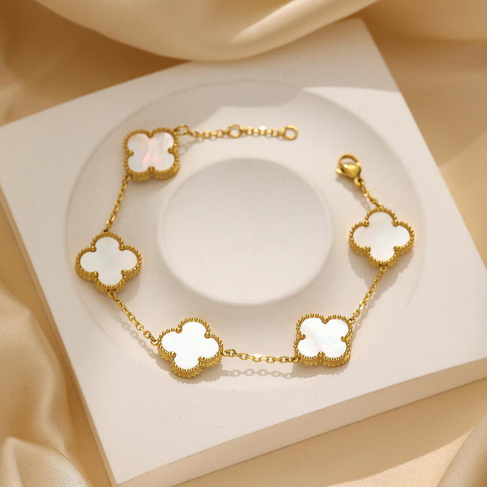 Pulsera de eslabones con trébol iluminado por la luna | Elegante y atemporal