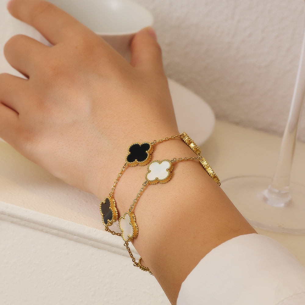 Pulsera de eslabones con trébol iluminado por la luna | Elegante y atemporal