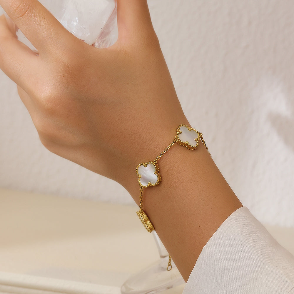 Pulsera de eslabones con trébol iluminado por la luna | Elegante y atemporal